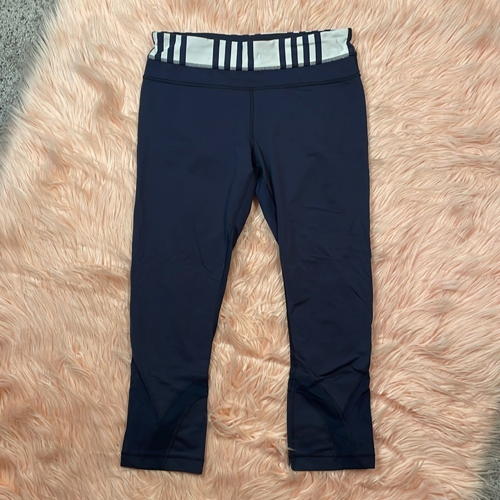 Lululemon Navy Blue Cropped Legging Size‎ 6